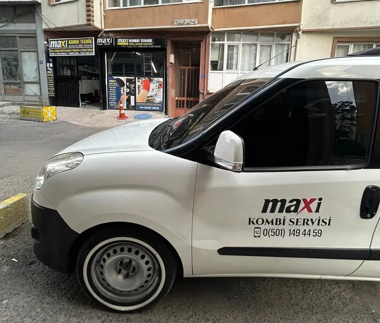 Maxi Kombi Servis Sokak ve Araç Fotorafı